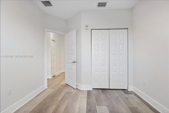 Building Photo - 6425 NW 103rd Pl