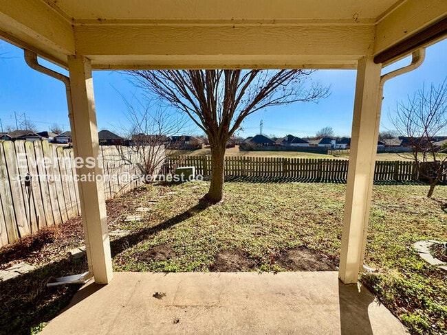 Building Photo - 1412 W 117th St S