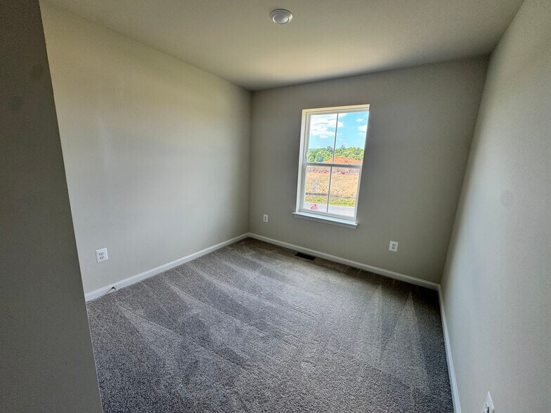 Building Photo - 101 Milburn Dr