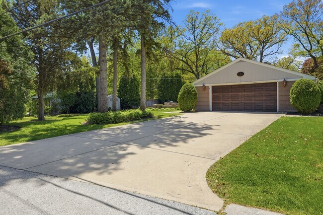 Building Photo - 29 Brookdale Ln