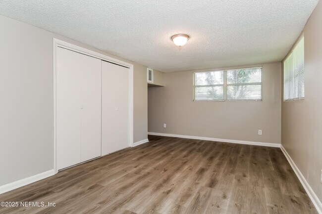 Building Photo - 2166 Jammes Rd