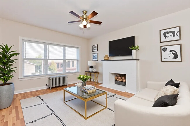 Primary Photo - 3137 W Lawrence Ave