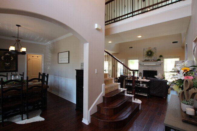 Building Photo - Lease Takeover Opportunity Available: Stun...