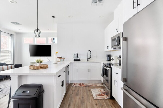 Building Photo - 3806 E Polk St