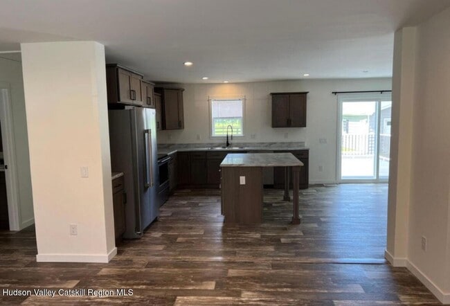 Building Photo - 37 Van Dyck St