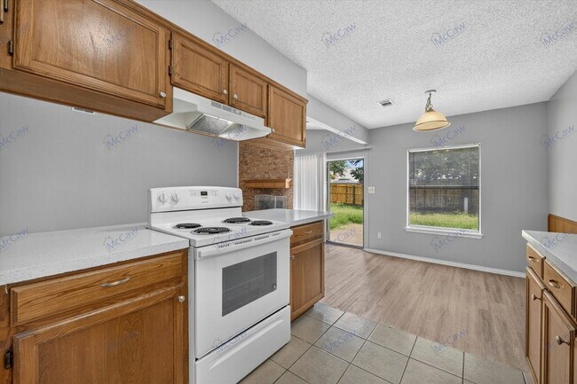 Building Photo - 2913 Green Ridge St
