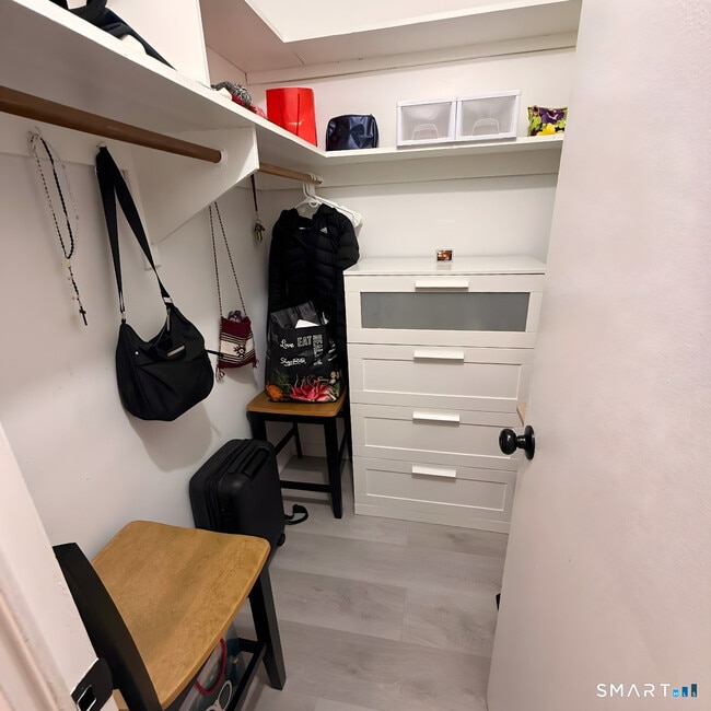 Building Photo - 30 Glenbrook Rd