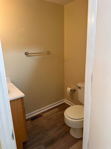 Building Photo - 741 Ridgeview Dr