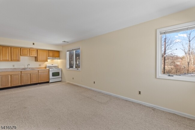 Building Photo - 146 Main St