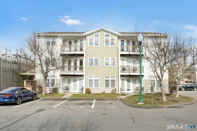 Building Photo - 3250 Fairfield Ave
