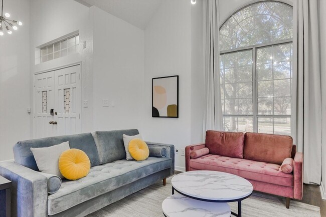 Building Photo - 4402 Goodwin Dr