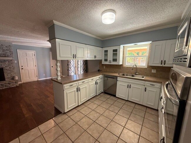 Building Photo - 4 Bed Brick Home! Zia School District! - P...