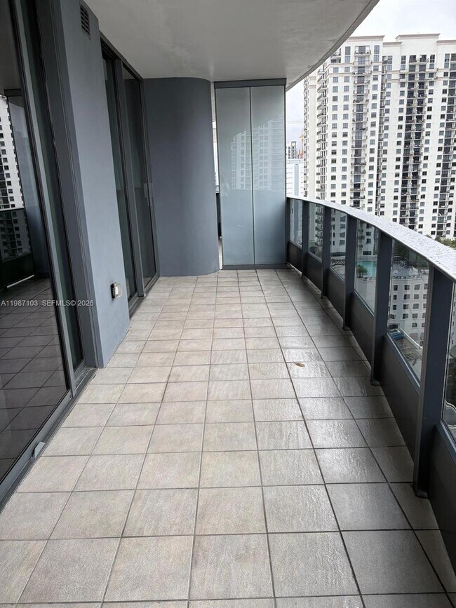 Building Photo - 1000 Brickell Plaza