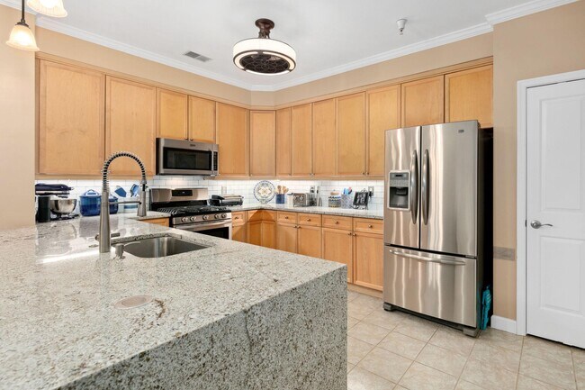Building Photo - 440 Belmont Bay Dr