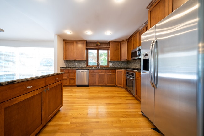 Primary Photo - 6624 Southcrest Dr