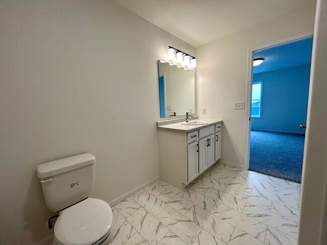 Building Photo - Spacious & Stylish 3-Bed Home with Modern Finishes and Attached 2-Stall Garage