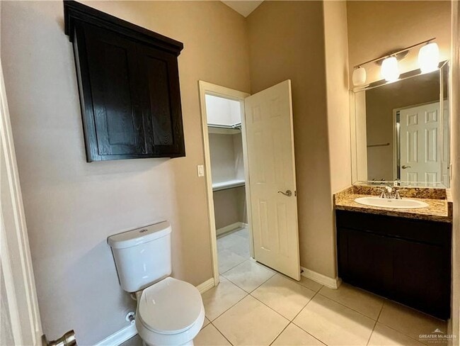 Building Photo - 3120 Regal Dr