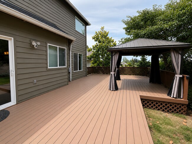 Building Photo - Light-Filled 3 Bedroom Retreat with Waterfall & Fully Fenced Yard
