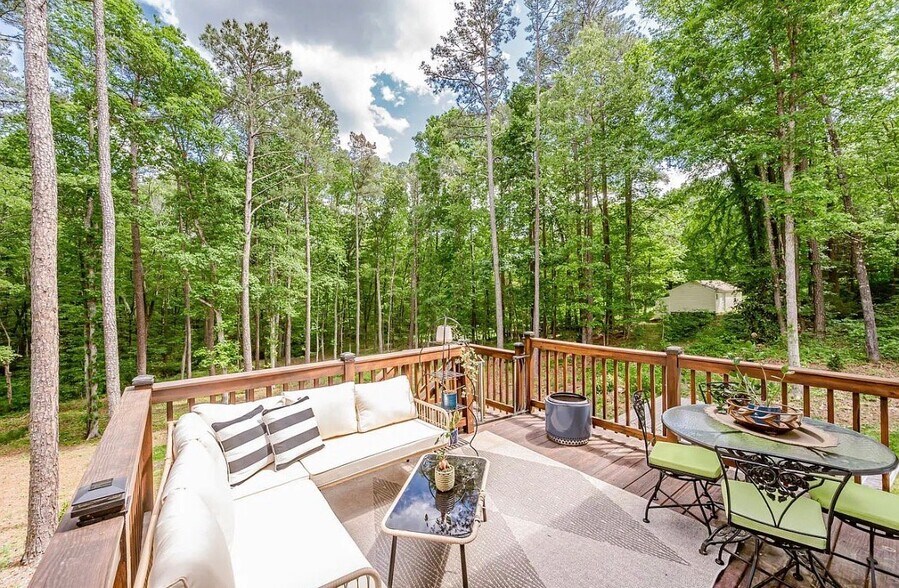 Building Photo - 421 Pagebrook Dr
