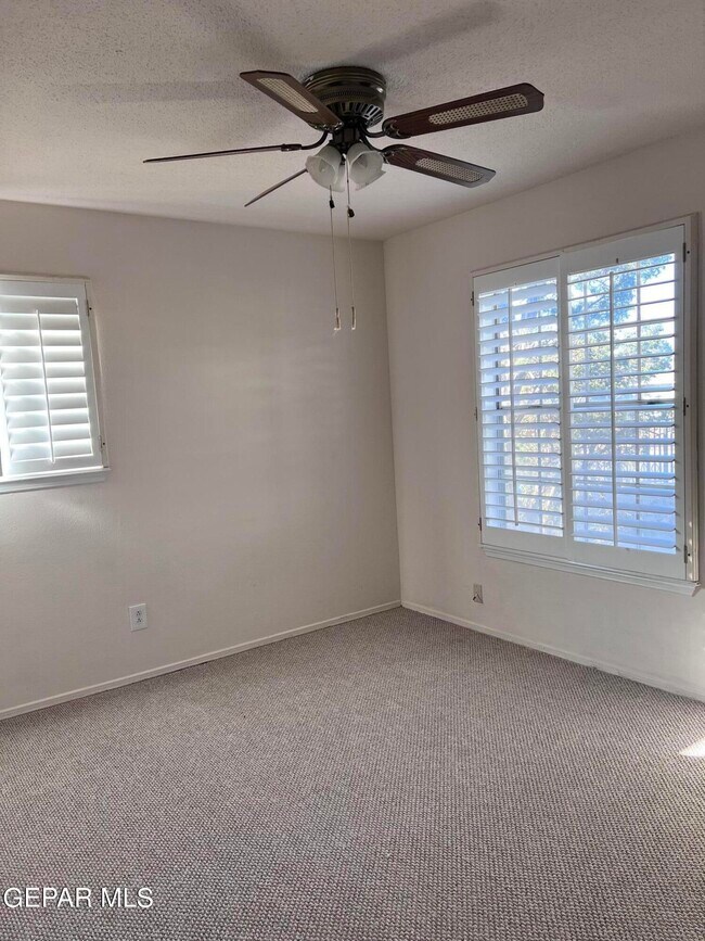 Building Photo - 10524 Candlewood Ave