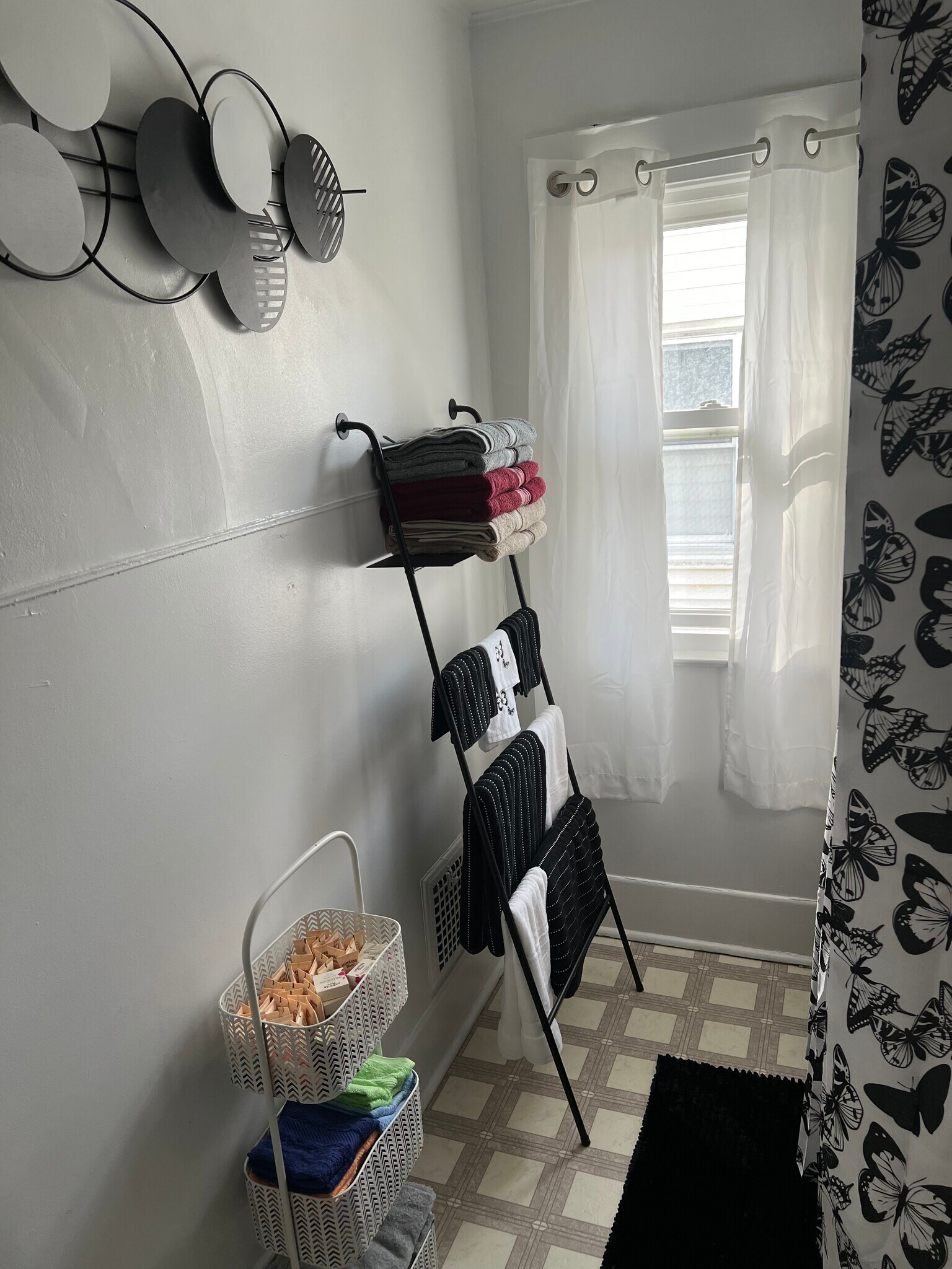 Building Photo - 160 Stafford Ave