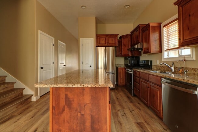 Building Photo - 5 Bedroom 3.5 Bathroom -Traverse Mountain Pet Friendly Home.