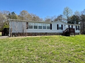 Building Photo - AVAILABLE TO SHOW!