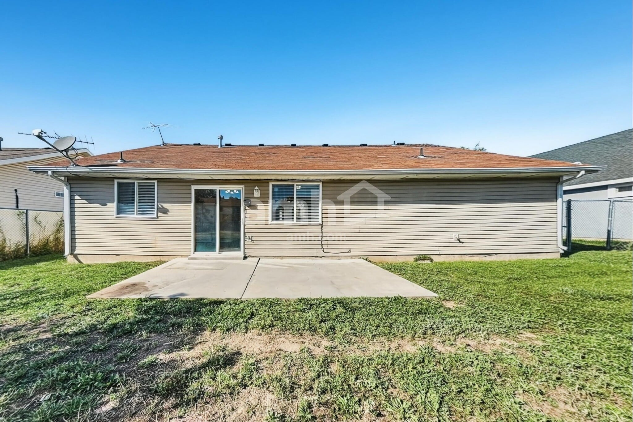 Building Photo - 555 E 700 N
