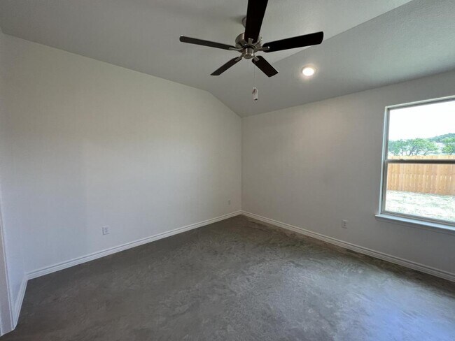 Building Photo - 113 Wind Ridge Dr