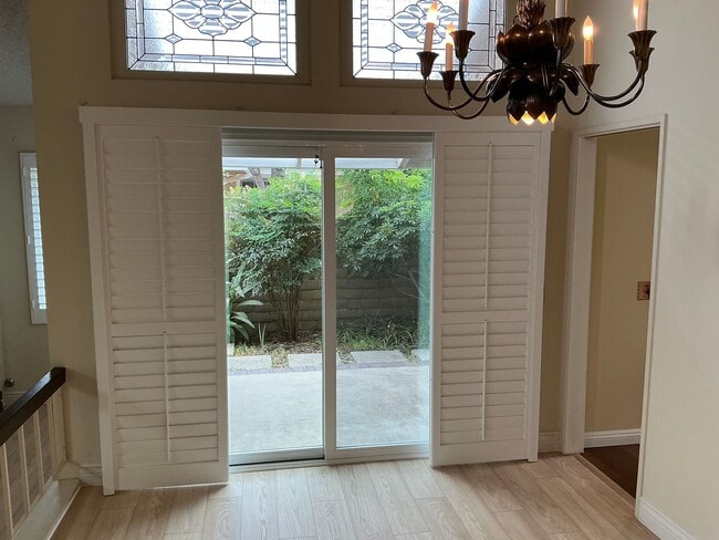 Building Photo - Charming 4 Bedroom 2 Bath 2 Story Home in the City of Fullerton