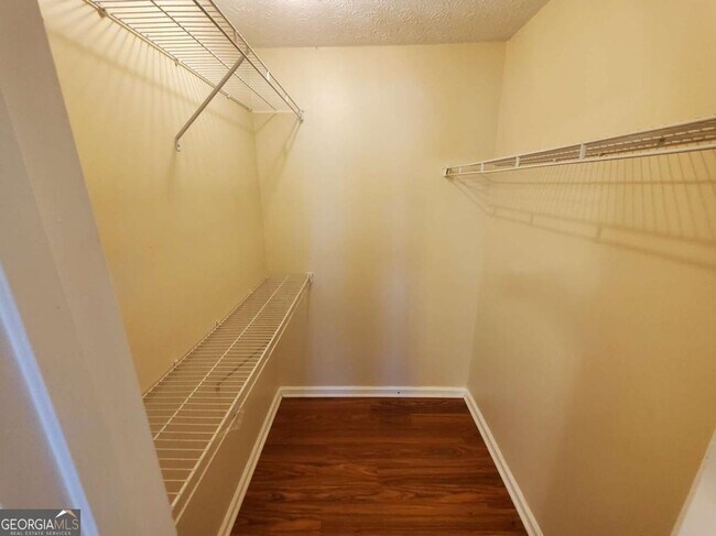 Building Photo - 5450 Twin Lakes Dr