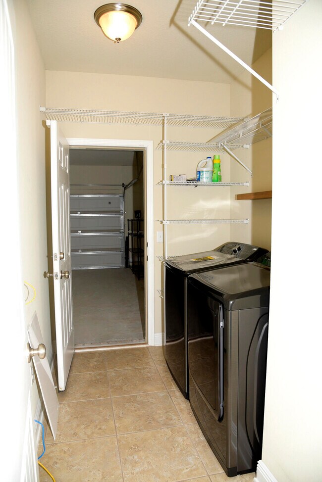 Building Photo - 289 Dickens Dr