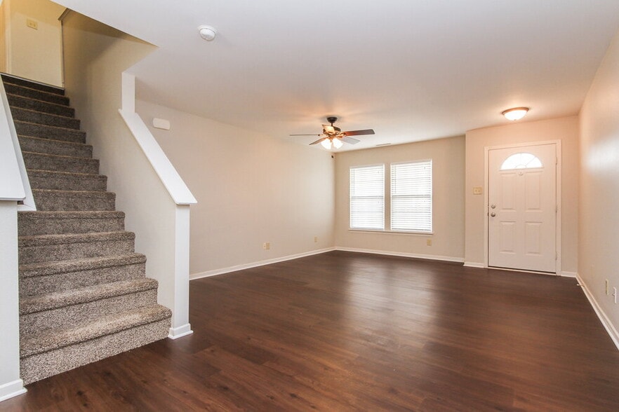 Building Photo - 1351 Brooks Dr