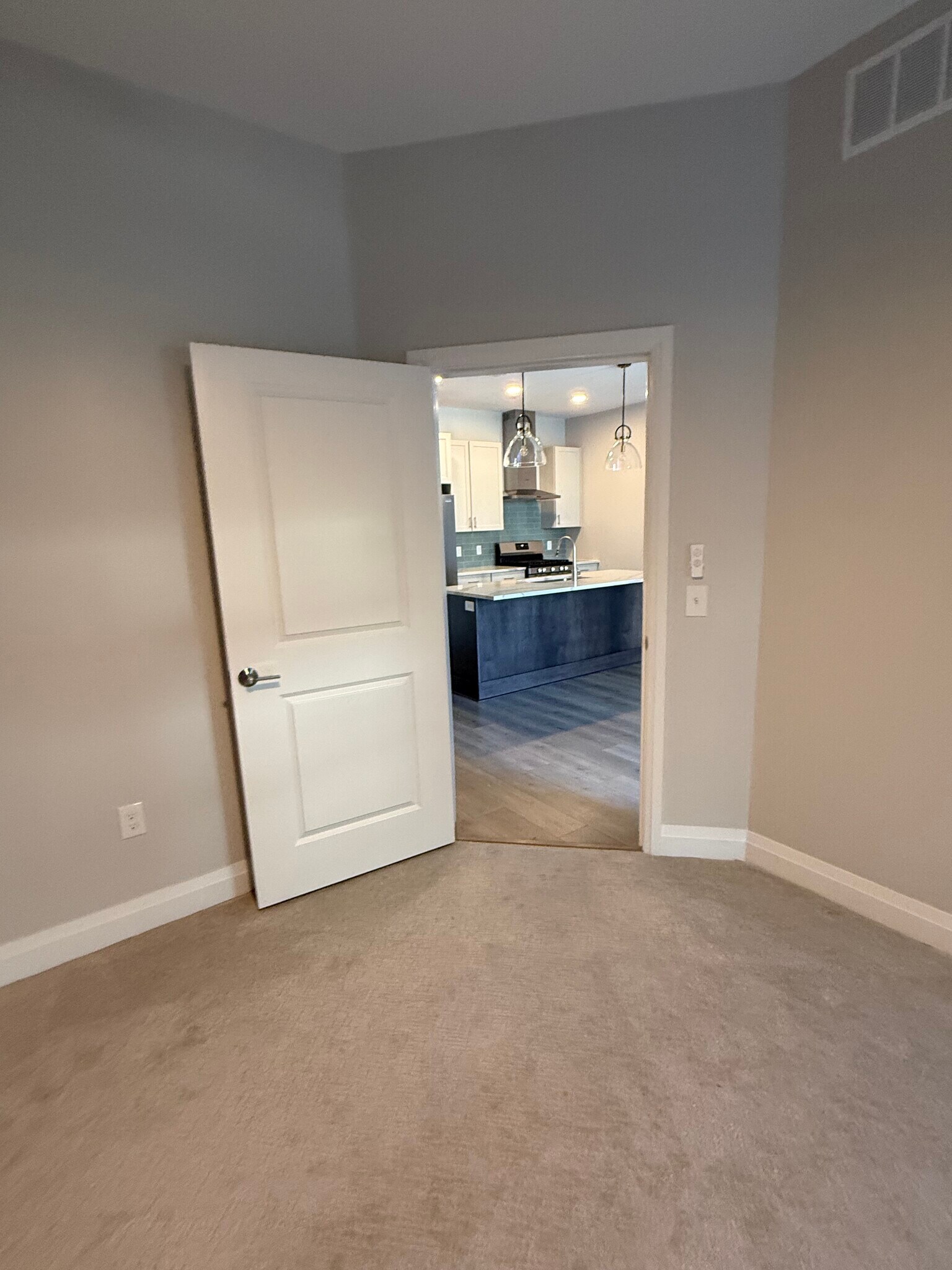 Building Photo - 6633 Dale Dr