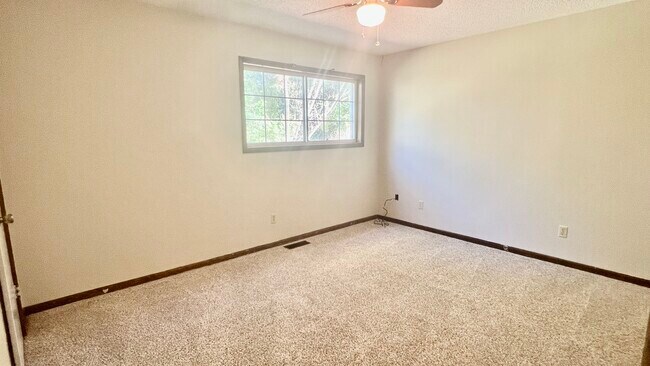 Building Photo - 18 Anthony Cir