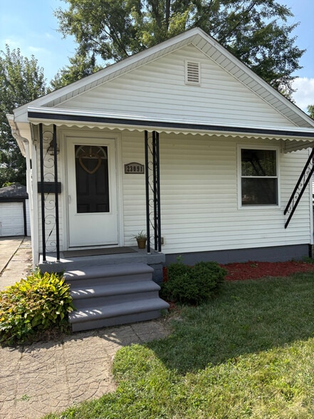 Primary Photo - 23091 Berdeno Ave
