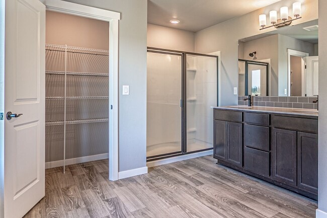 Building Photo - Spacious 4 bed home in Cascade Vista Commu...