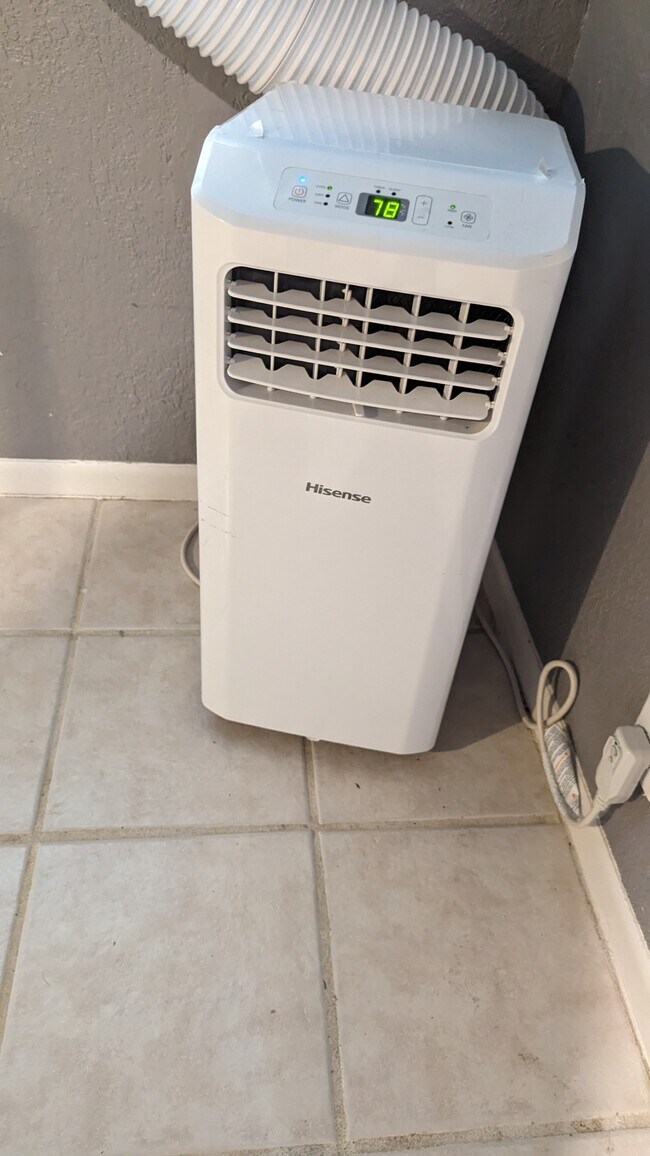 Building Photo - 8580 Wagner Rd