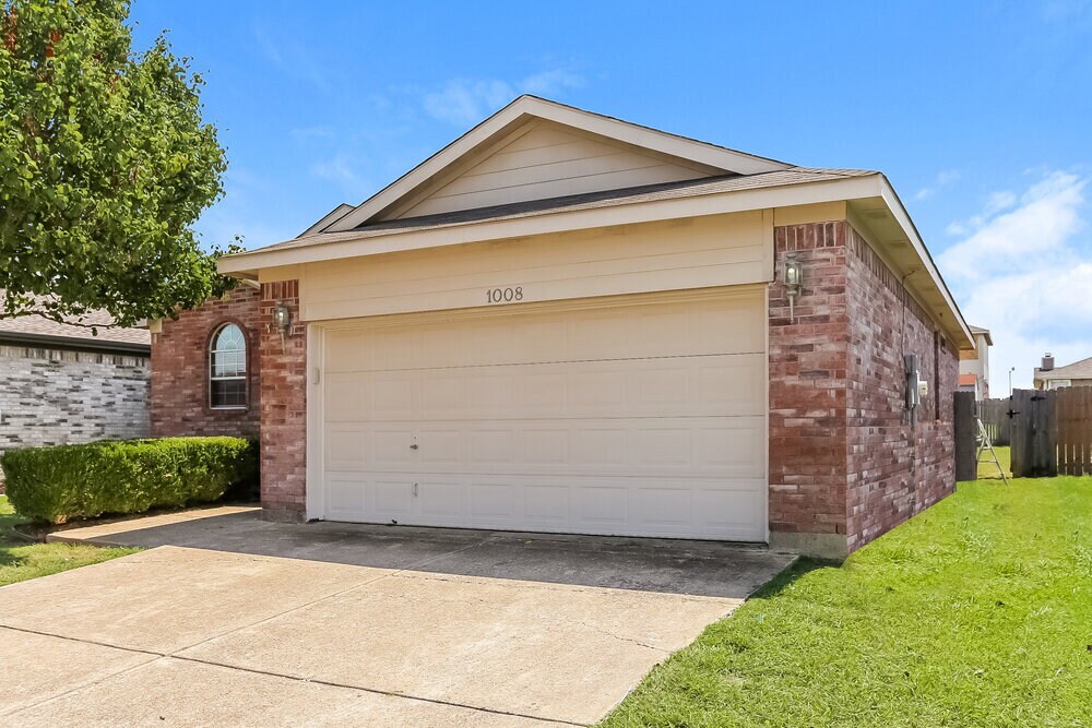 Building Photo - 1008 Buffalo Springs Dr