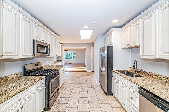 Building Photo - 1767 E Cree Ln