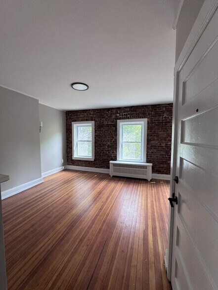 Building Photo - 326 State St