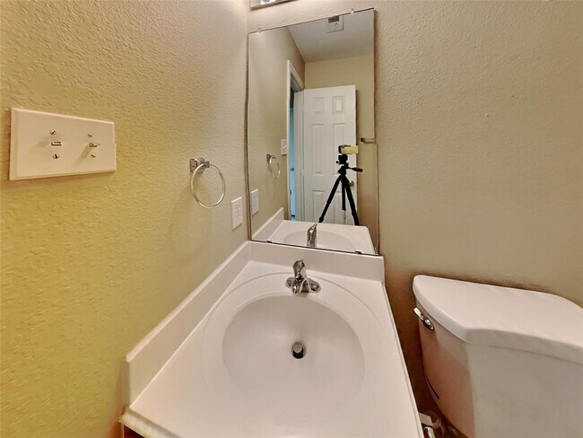 Building Photo - 6018 Hendricks Pass Dr