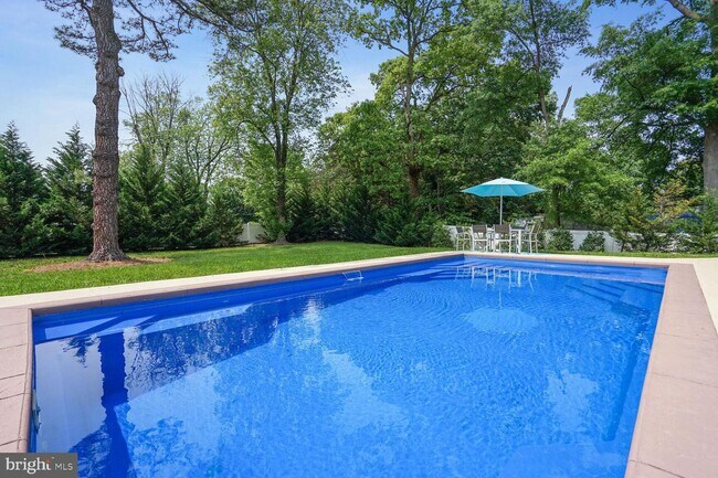 Building Photo - 5248 Clifton St