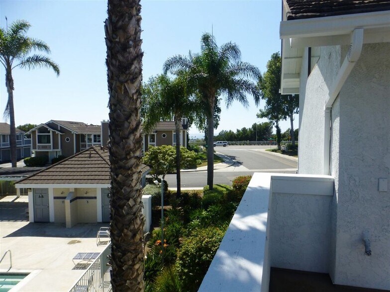 Building Photo - 835 Mistletoe Ln