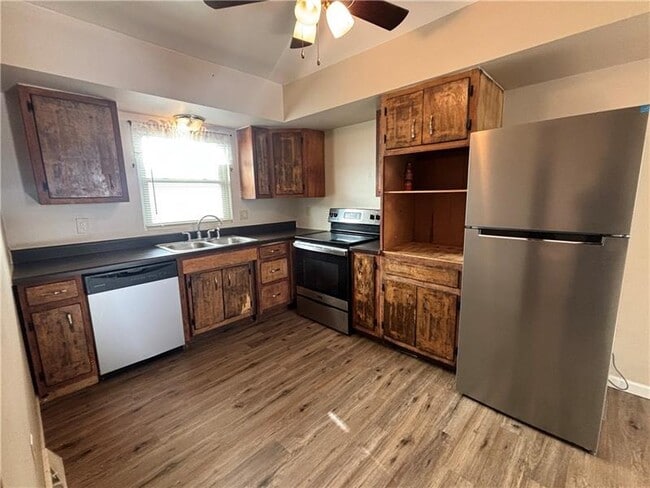 Building Photo - 1520 12th Ave