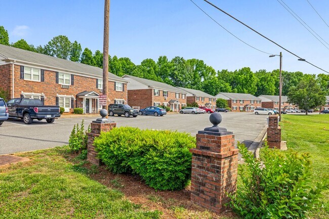 Building Photo - 113 Stroupe Rd