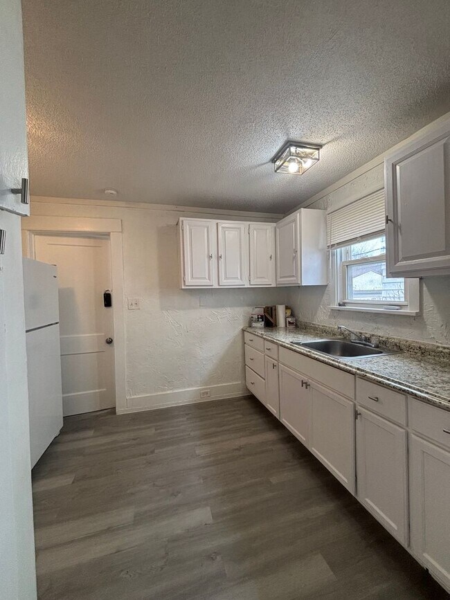 Building Photo - ParkHeights8827