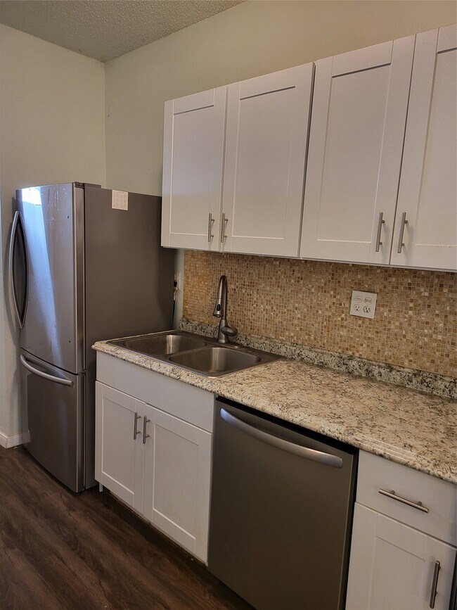 Building Photo - 1226 W Gray St