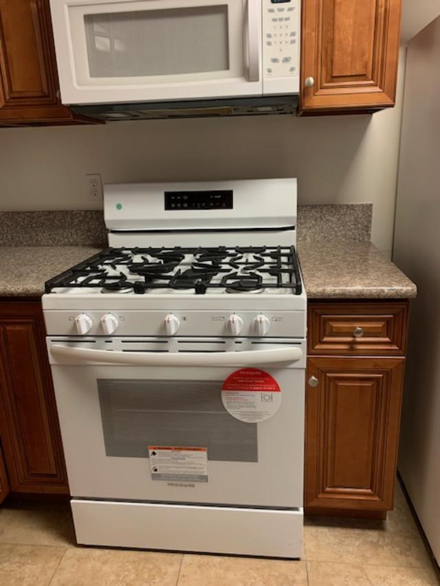 Brand new gas stove - 13405 Burbank Blvd