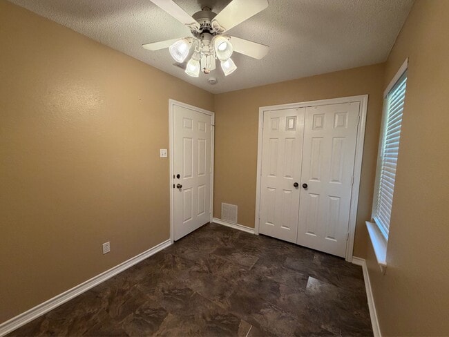 Building Photo - 261 County Rd